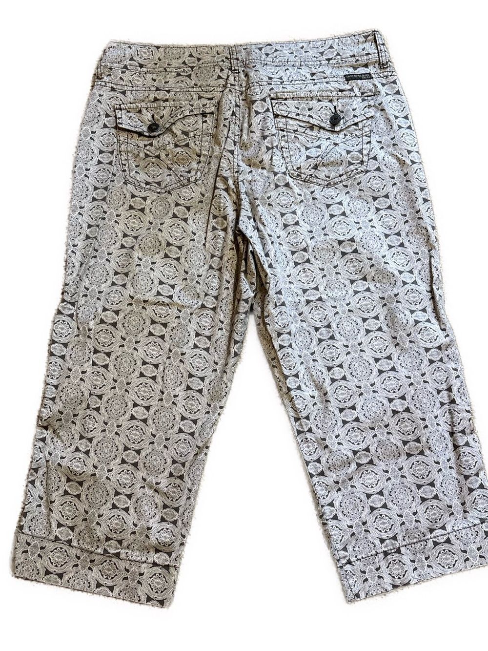 Bandolino Blu Women’s Geometric Bohemian Print Cropped Capris in Cream & Brown